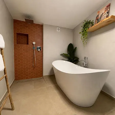 Jardim - Adults-only With A Freestanding Bathtub And Garden View *