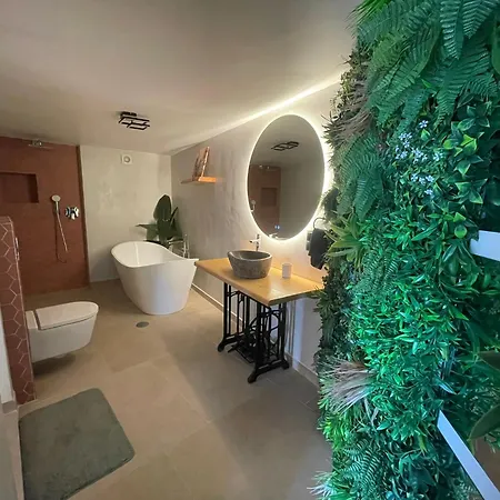 Jardim - Adults-only With A Freestanding Bathtub And Garden View *